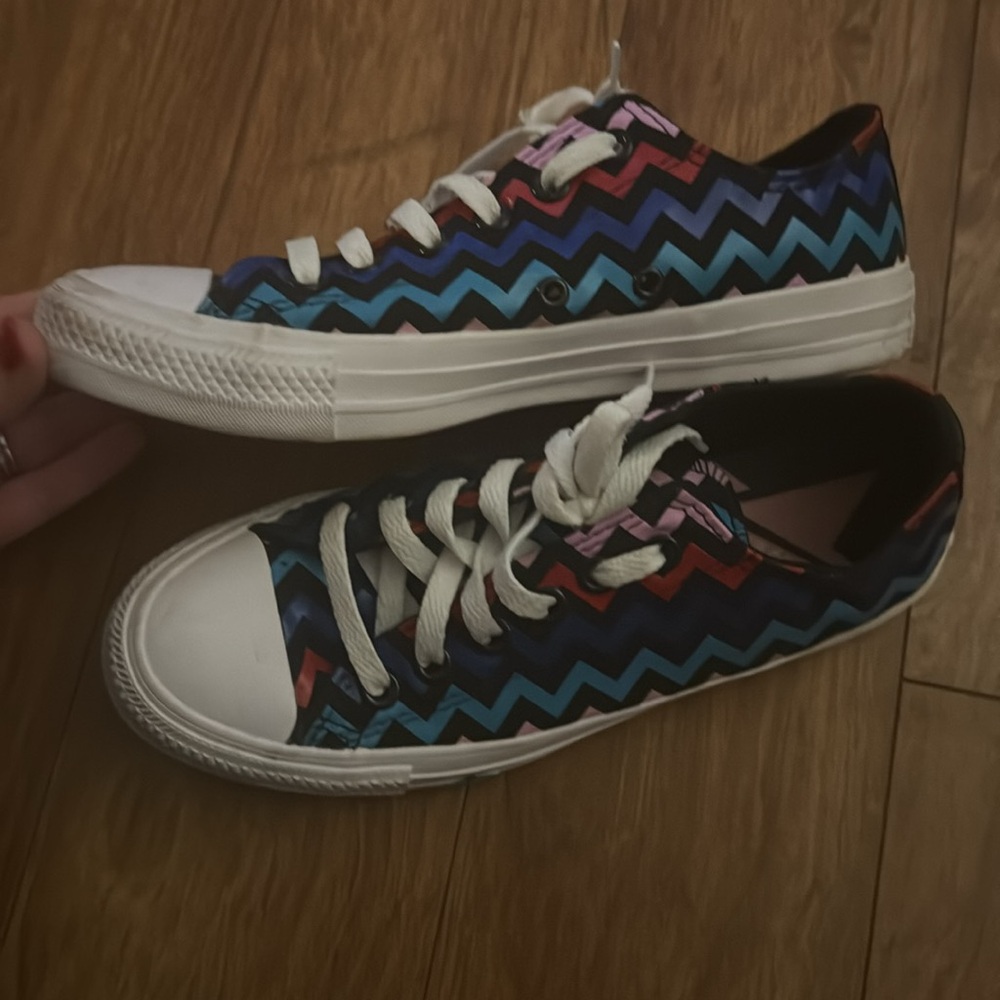 Converse. Size 7. - Picture 3 of 3